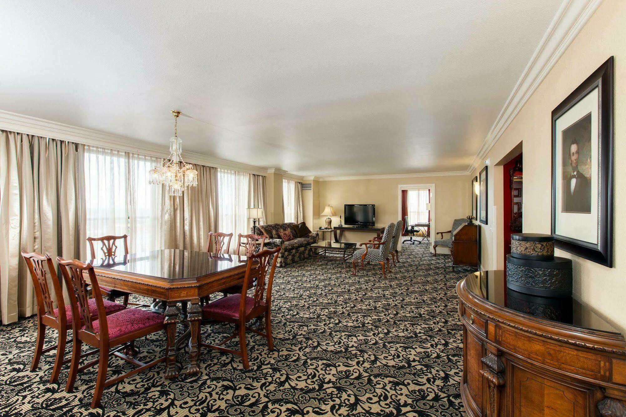 President Abraham Lincoln - A Doubletree By Hilton Hotel Springfield Exterior foto